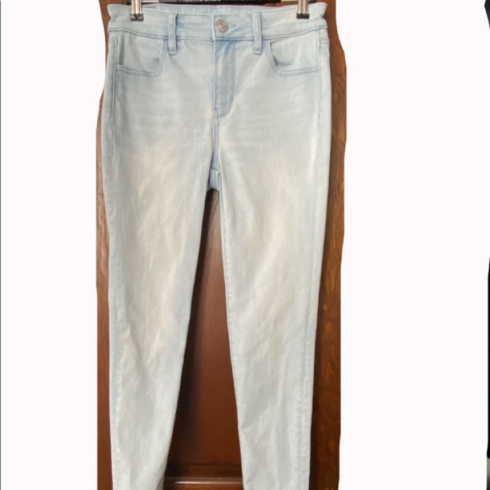 American Eagle High Waited Light Wash Jegging
